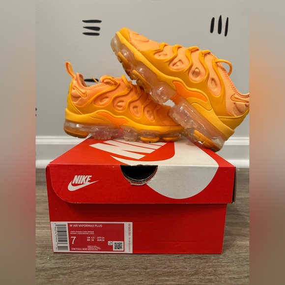 Nike Air VaporMax Plus women’s 7